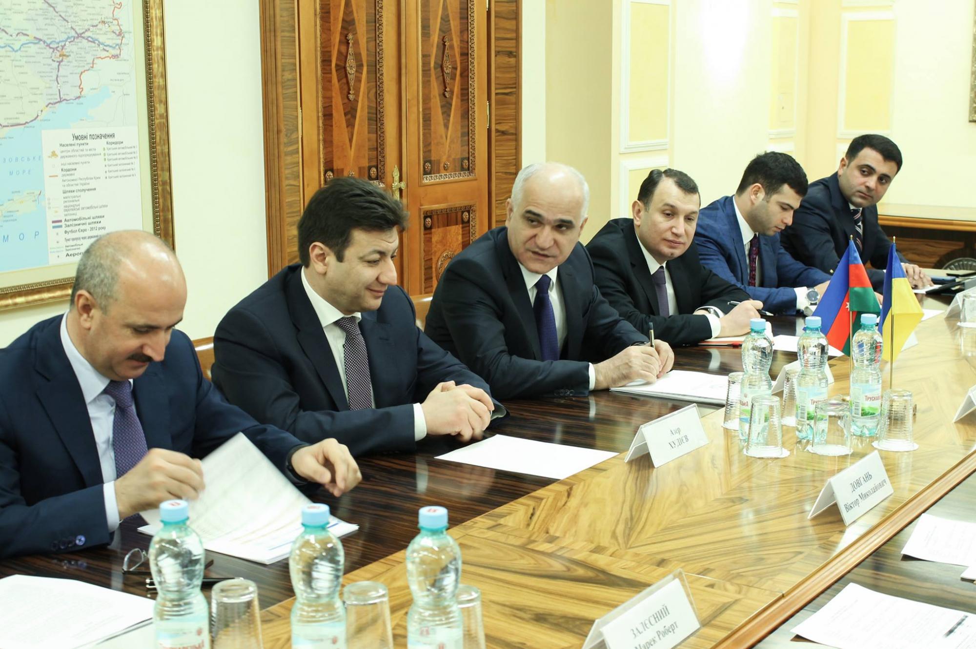 Україна зацікавлена у співпраці з азербайджанськими дорожніми компаніями